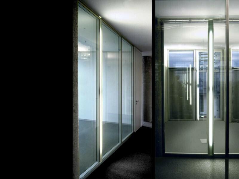 Trennwandleuchte, Lichtlinie vertikal