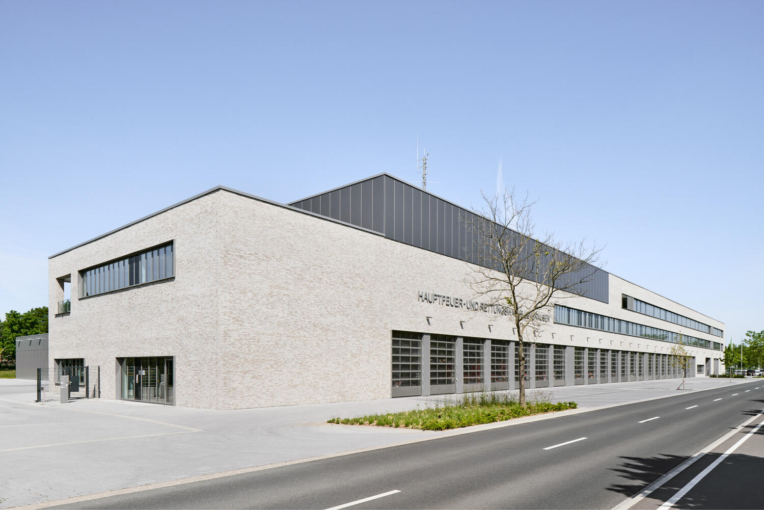 Hauptfeuer- und Rettungswache Leverkusen / ©SUPERGELB ARCHITEKTEN by GATERMANN + SCHOSSIG / Foto Annika Feuss