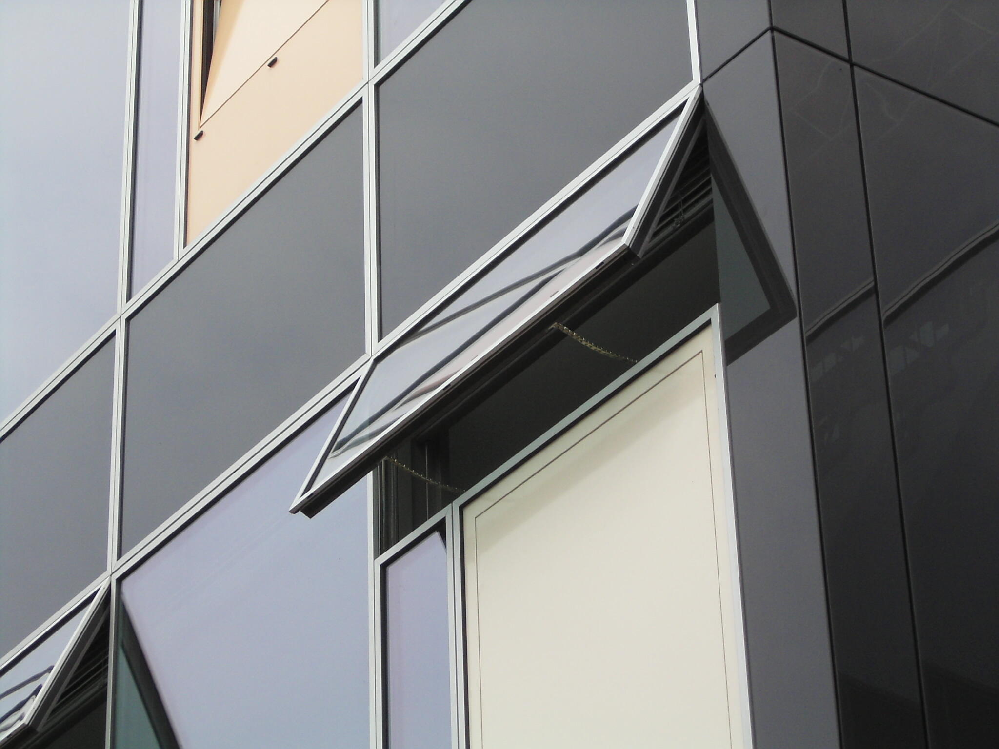 Klappe IntegralFassade - © GATERMANN + SCHOSSIG Architekten