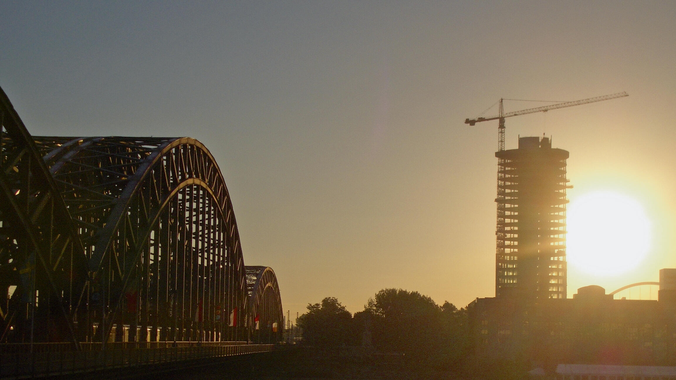 322 Baustelle Kern KölnTriangle mit Kran