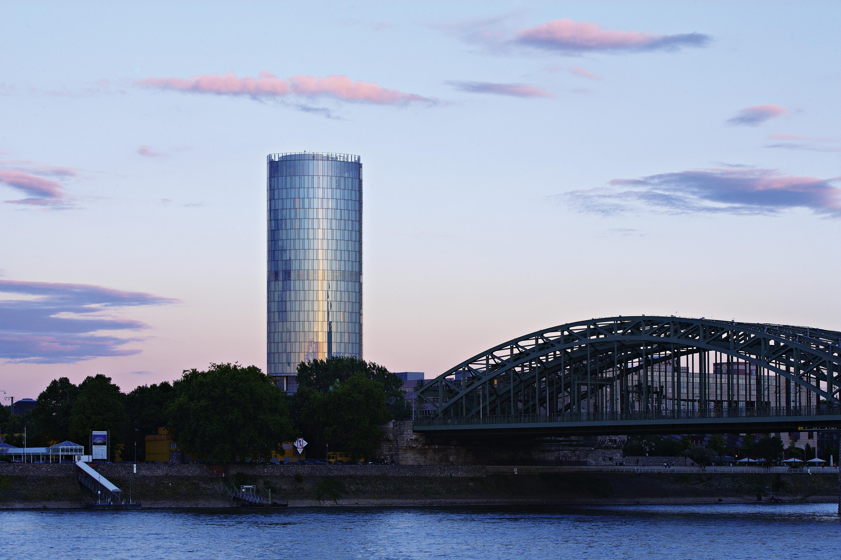 Cologne Triangle 322 | KölnTriangle