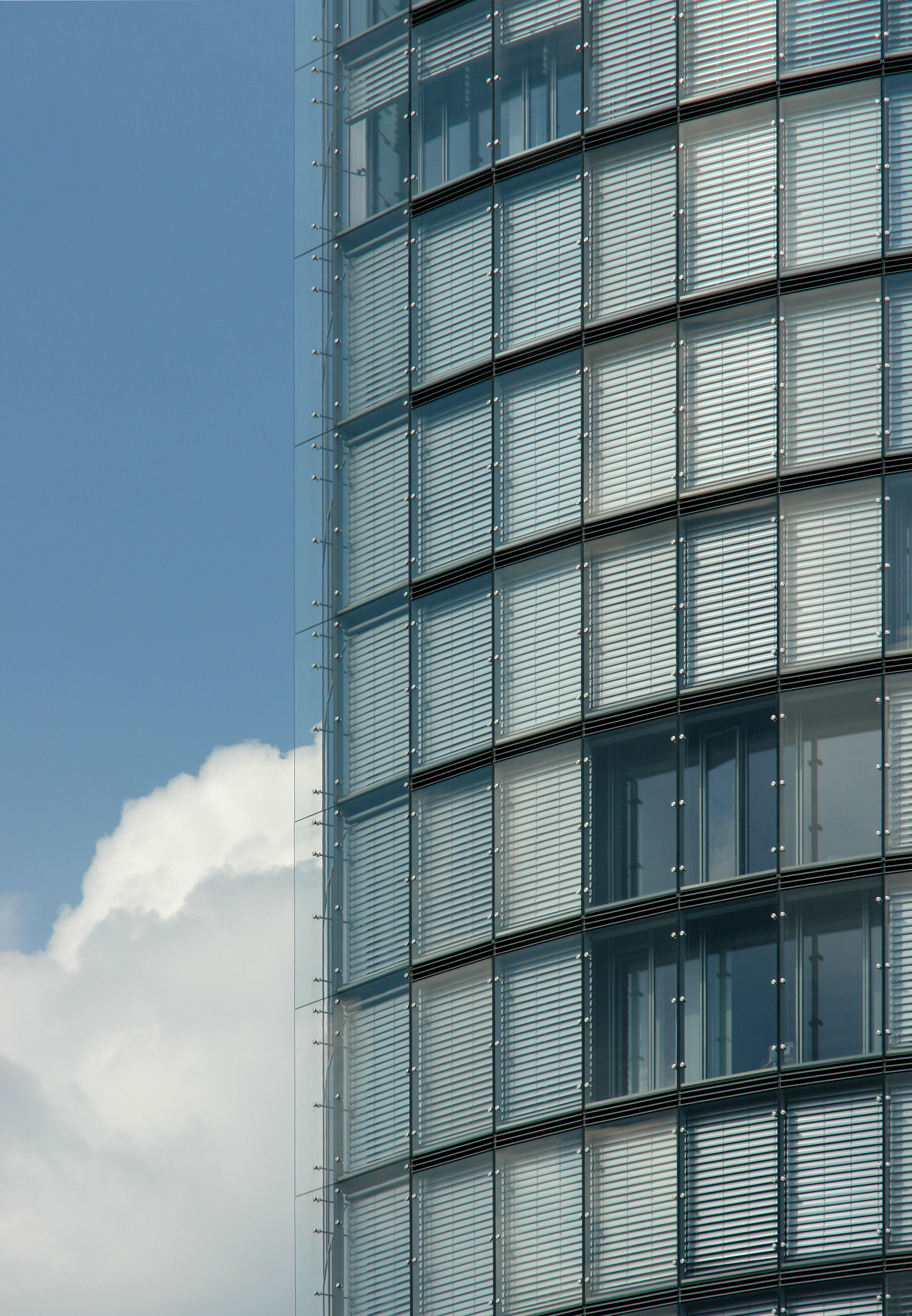 KölnTriangle Sonnenschutz Südfassade