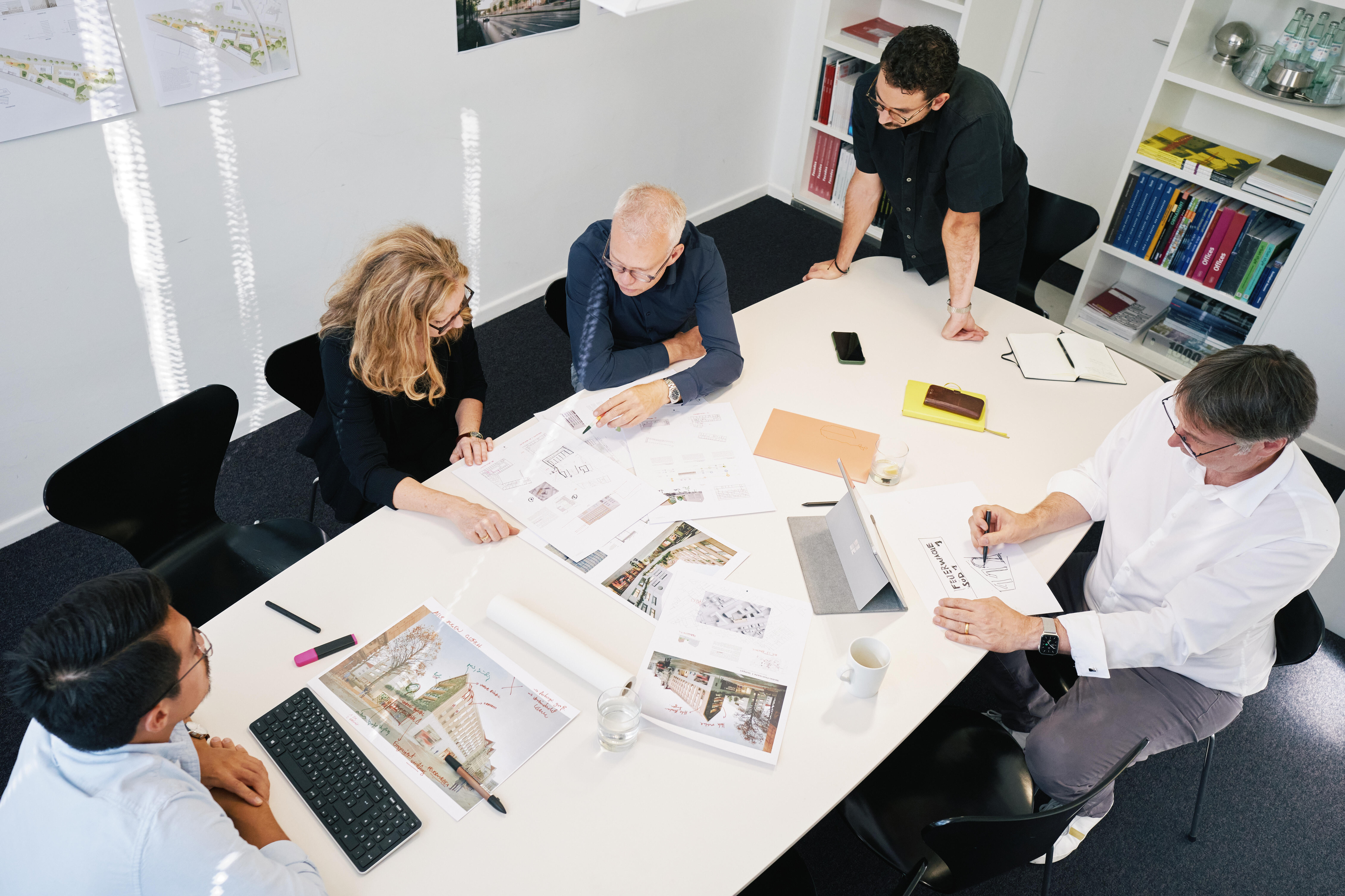 SUPERGELB ARCHITEKTEN Büro Arbeitsszene