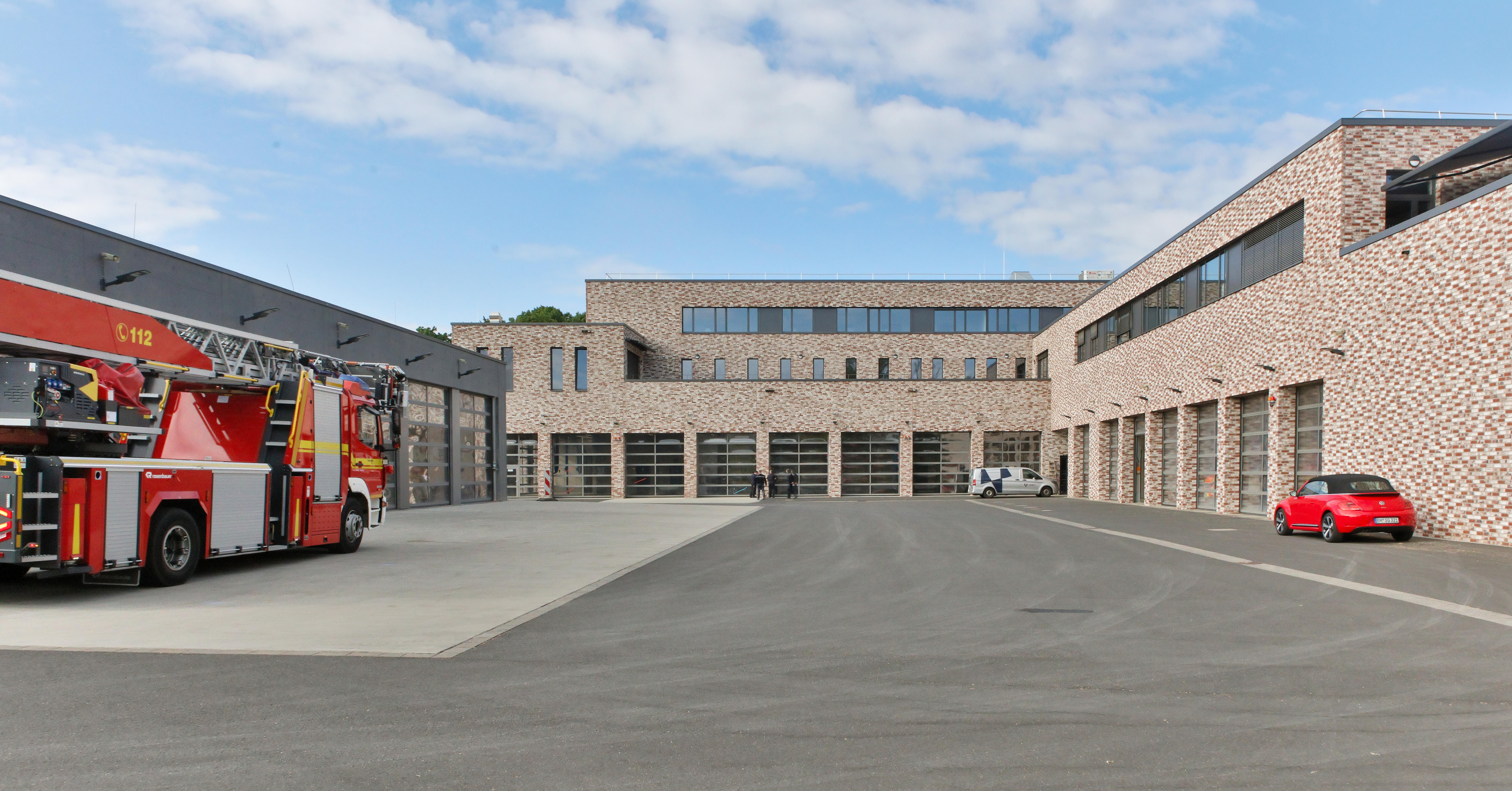 Feuer- und Rettungswache Hürth, Hof
